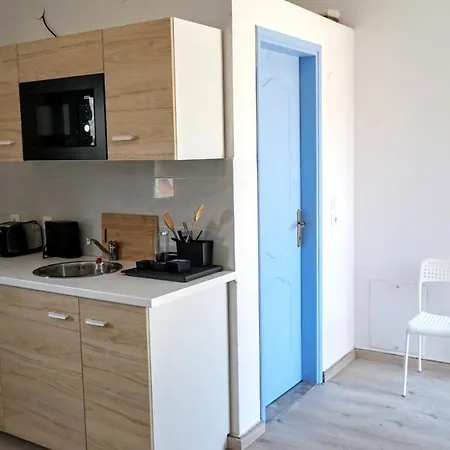 Cosy Apartment Sea View شقة *